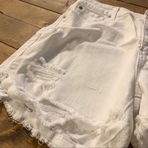 High rise Levi’s denim shorts